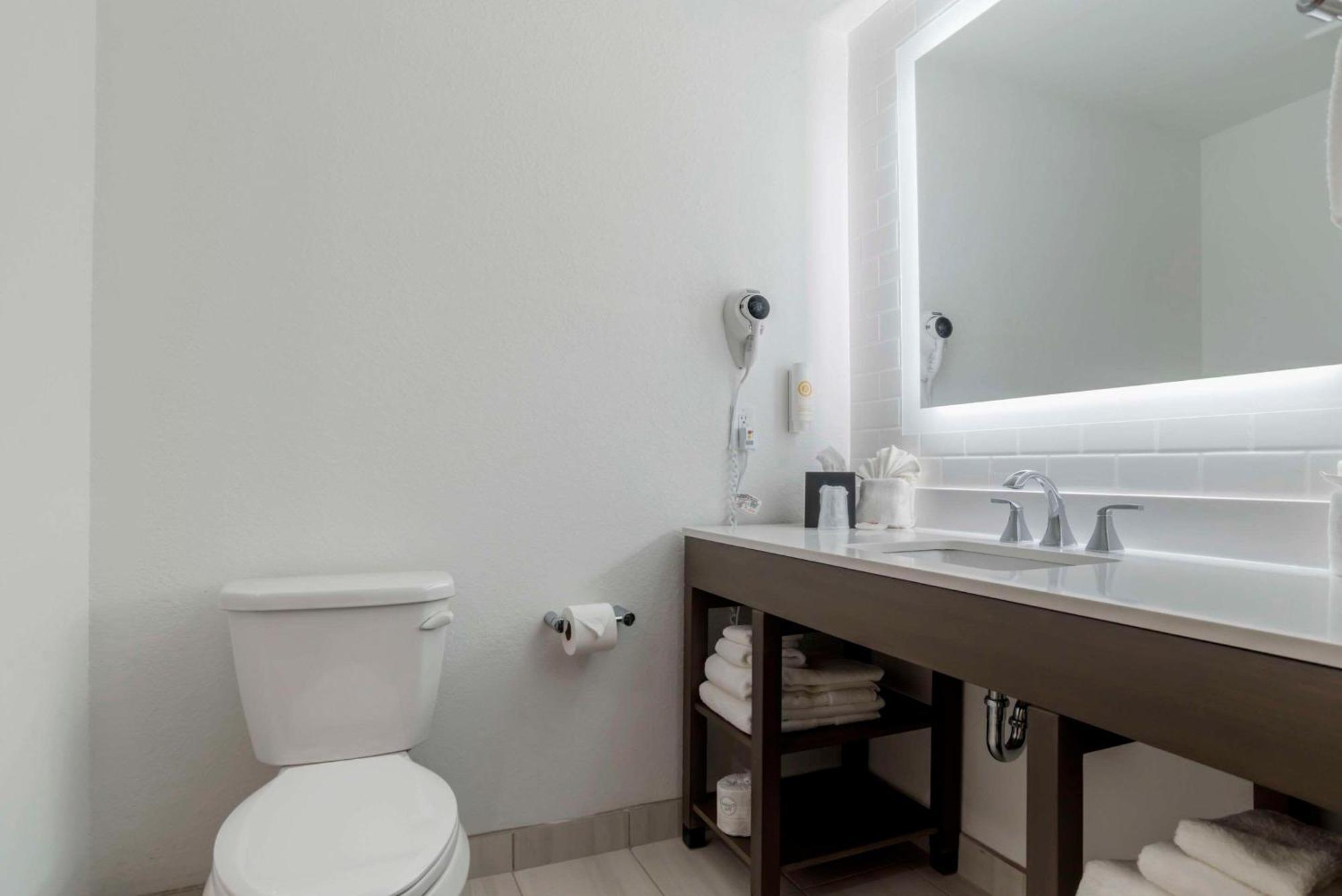 Comfort Inn & Suites Panama City Beach - Pier Park Area Bagian luar foto