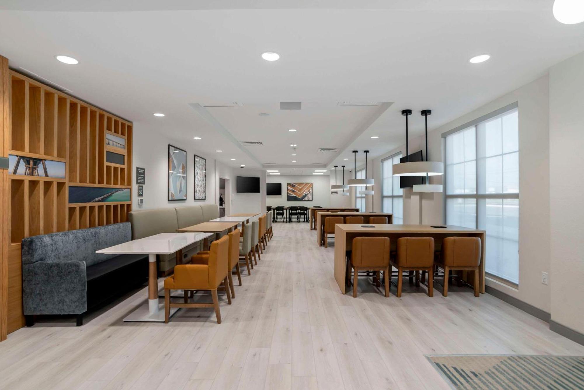 Comfort Inn & Suites Panama City Beach - Pier Park Area Bagian luar foto